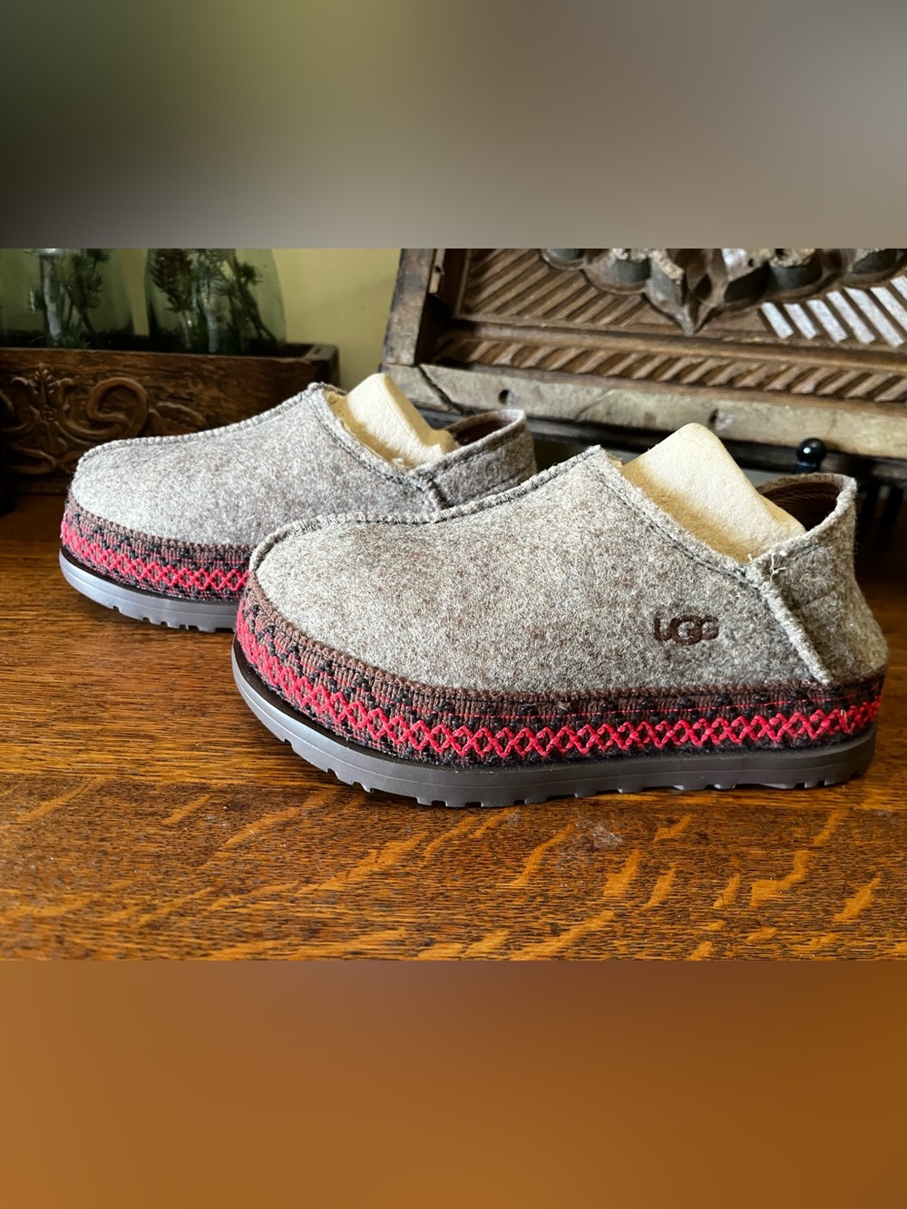 UGG Refelt TasmanWool Slip-On Slippers Sz 5 in Heathered Gray with Red Trim - NE